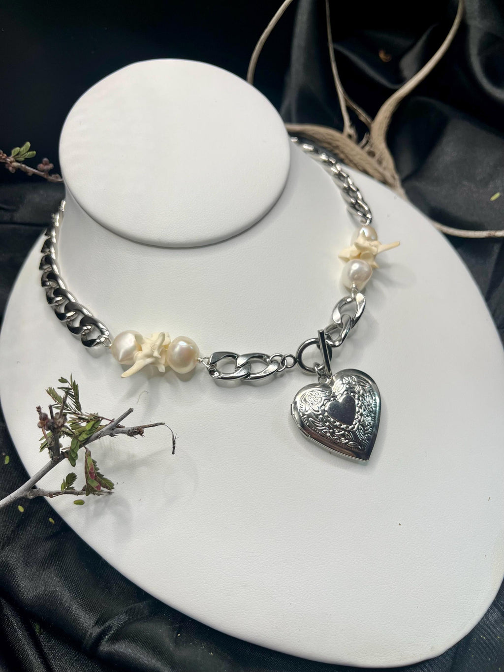 Freshwater Pearl & Rattlesnake Vertebrae Locket Choker – Stainless Steel, Front Toggle | 15.5”