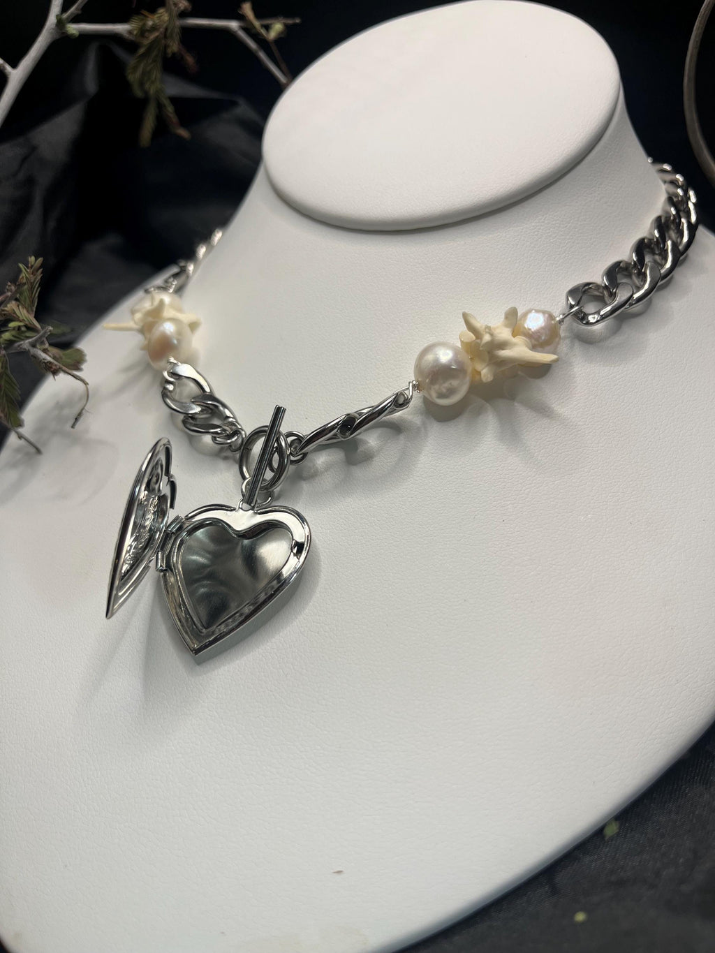 Freshwater Pearl & Rattlesnake Vertebrae Locket Choker – Stainless Steel, Front Toggle | 15.5”