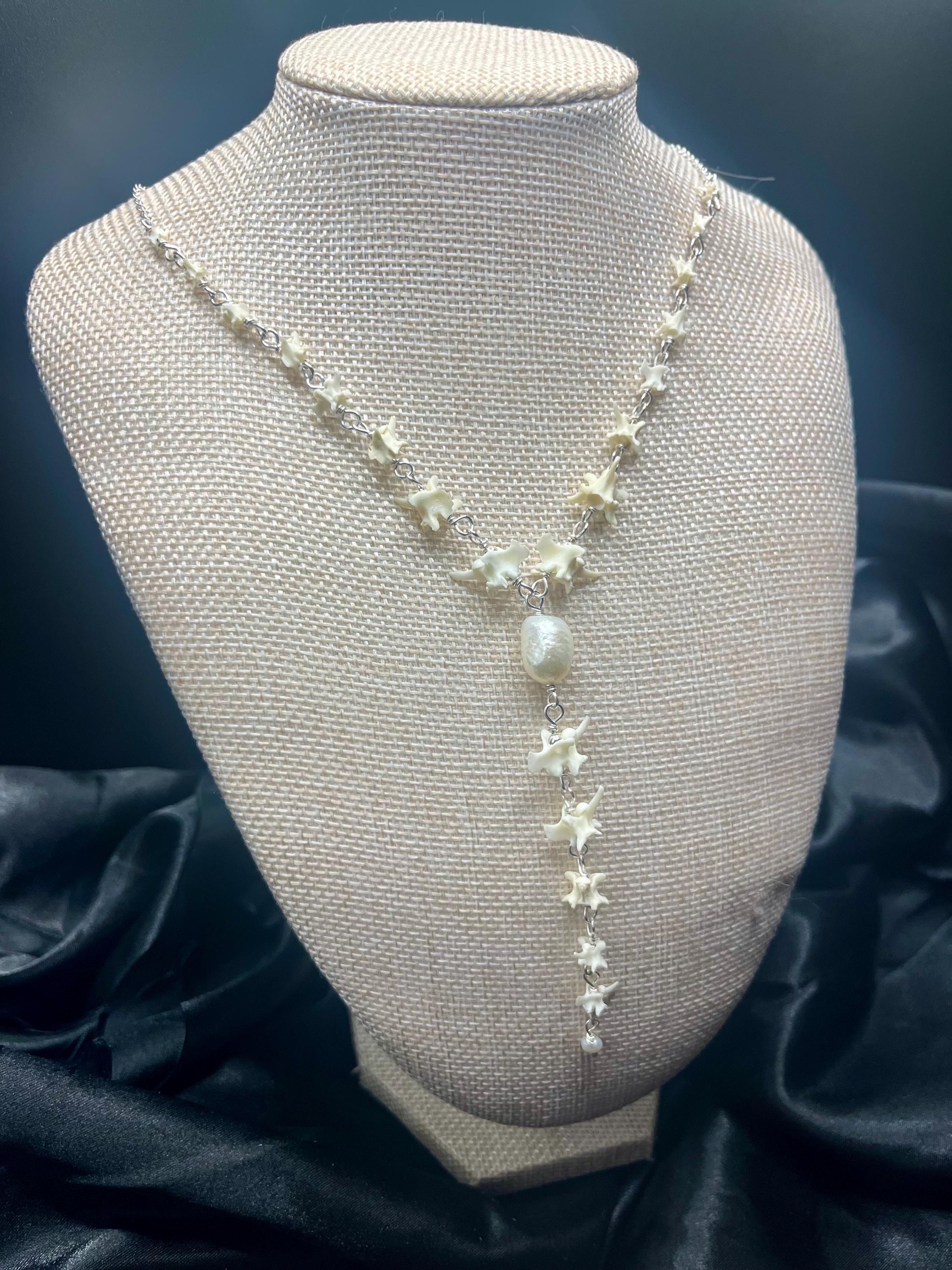 Graduated Rattlesnake Vertebrae Lariat Necklace with Freshwater Pearl, Sterling Silver, 17.25–18.5”