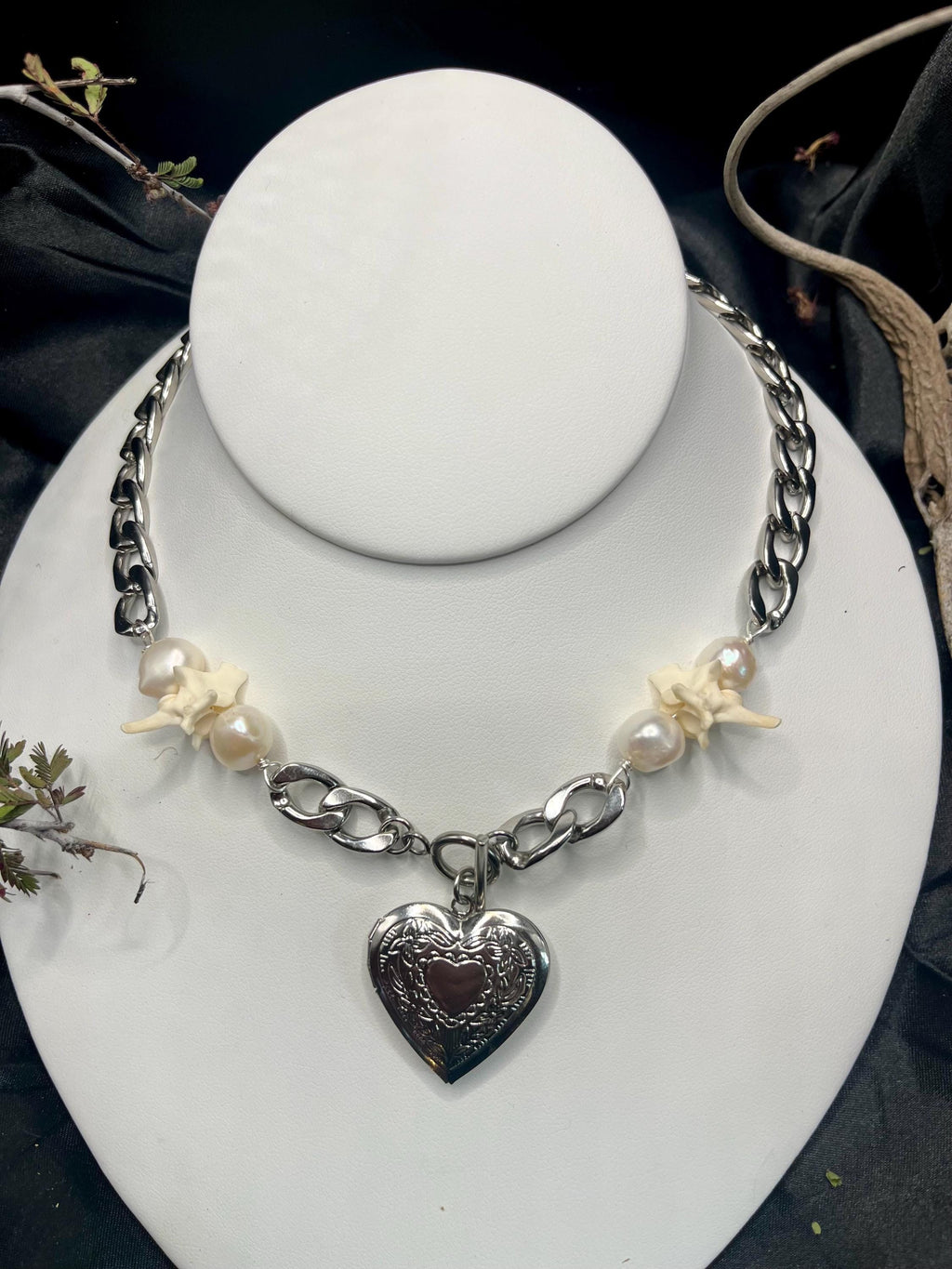 Freshwater Pearl & Rattlesnake Vertebrae Locket Choker – Stainless Steel, Front Toggle | 15.5”
