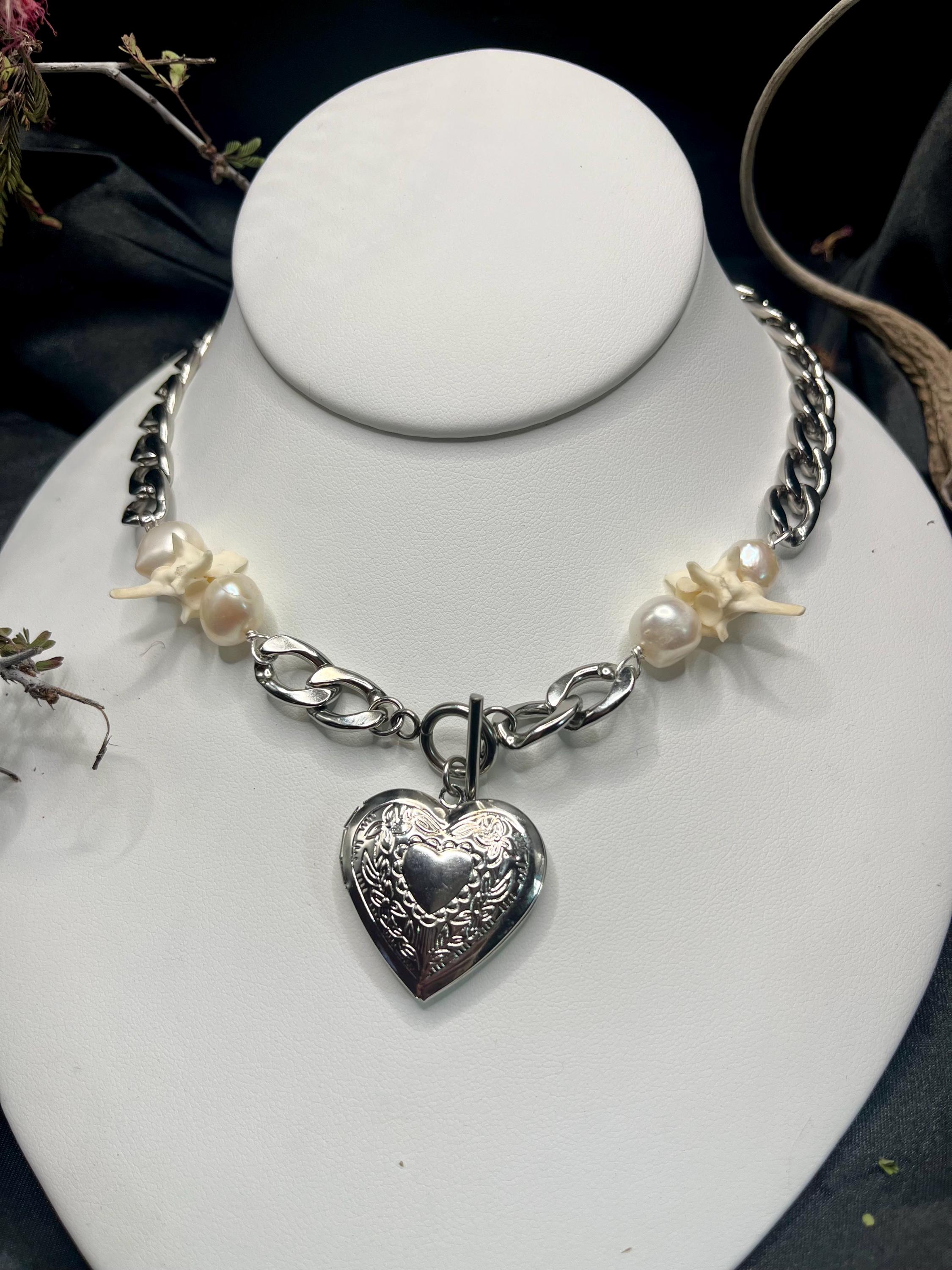 Freshwater Pearl & Rattlesnake Vertebrae Locket Choker – Stainless Steel, Front Toggle | 15.5”