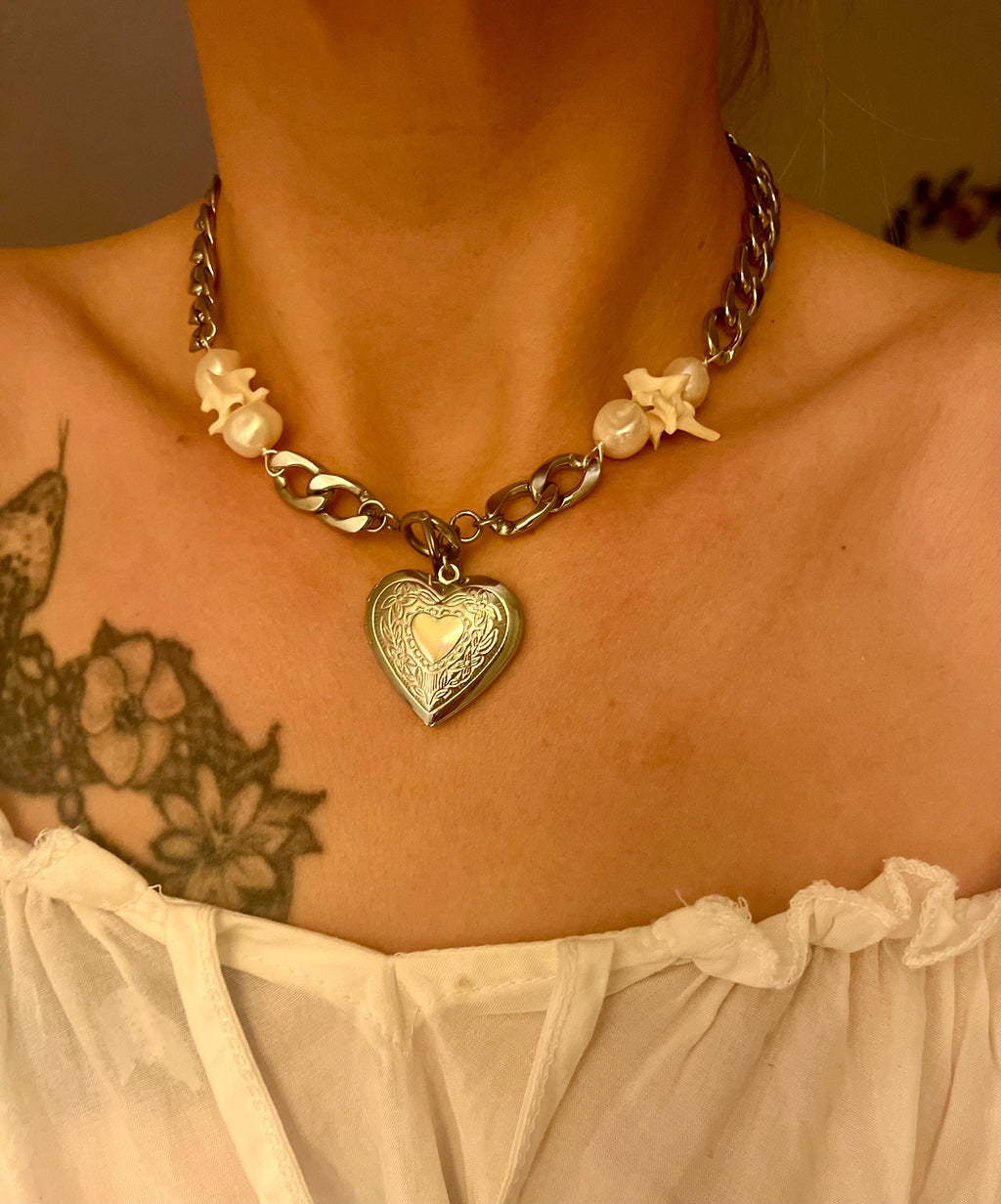 Freshwater Pearl & Rattlesnake Vertebrae Locket Choker – Stainless Steel, Front Toggle | 15.5”