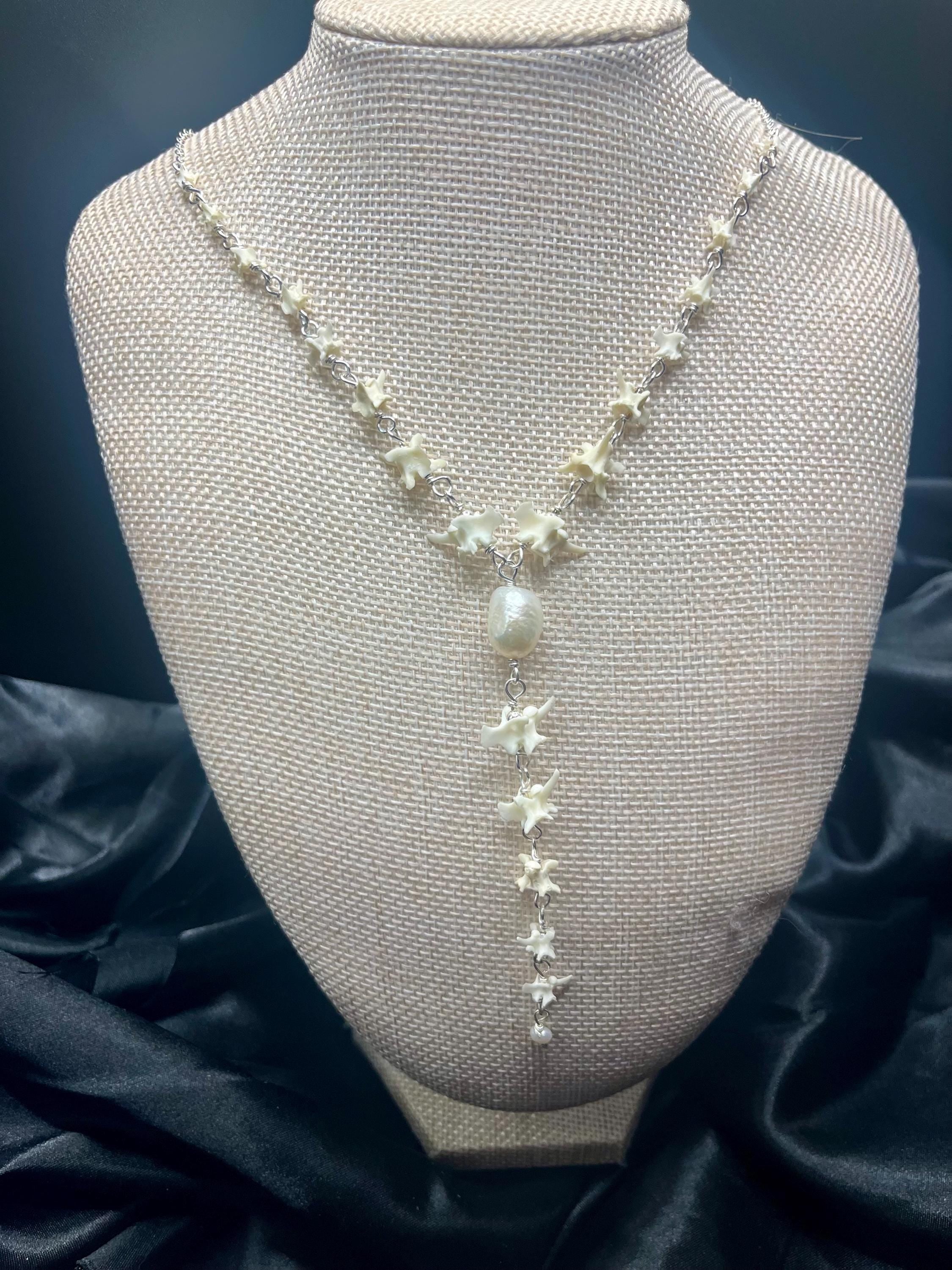 Graduated Rattlesnake Vertebrae Lariat Necklace with Freshwater Pearl, Sterling Silver, 17.25–18.5”