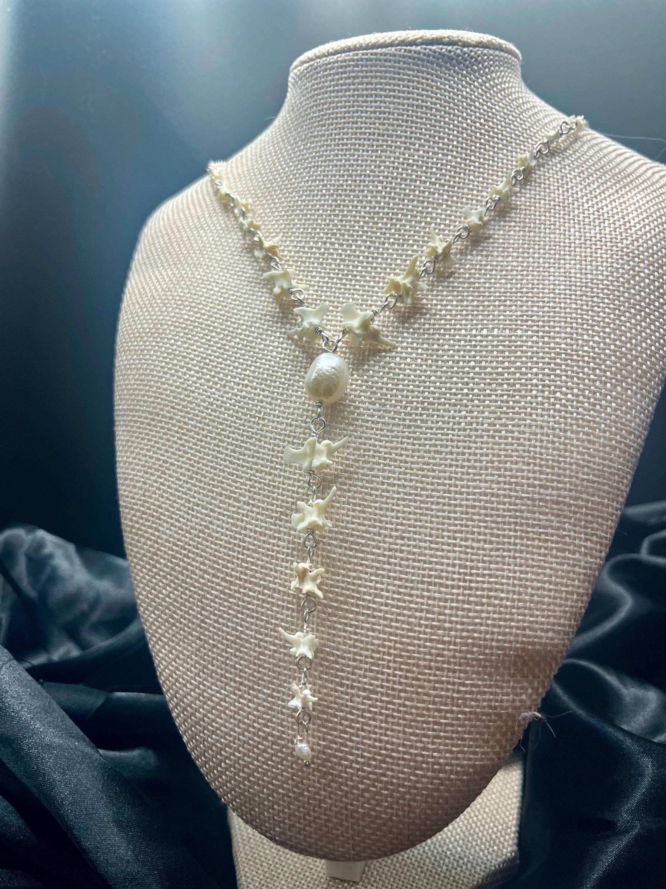 Graduated Rattlesnake Vertebrae Lariat Necklace with Freshwater Pearl, Sterling Silver, 17.25–18.5”