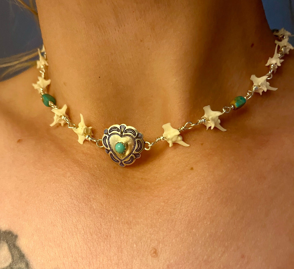 Kingman Turquoise & Rattlesnake Vertebrae Choker Necklace – Sterling Silver Heart Concho, 15.5”