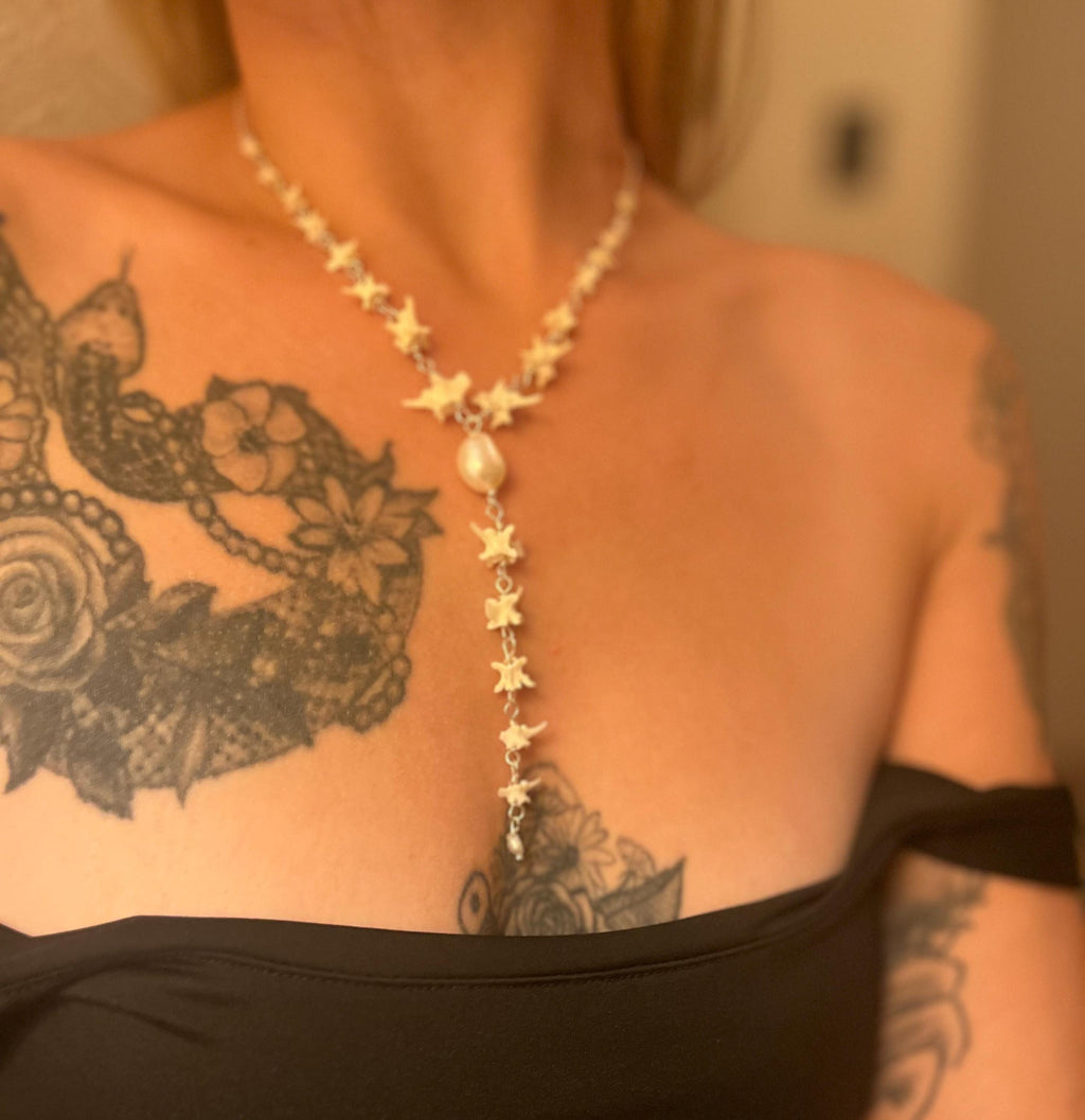 Graduated Rattlesnake Vertebrae Lariat Necklace with Freshwater Pearl, Sterling Silver, 17.25–18.5”